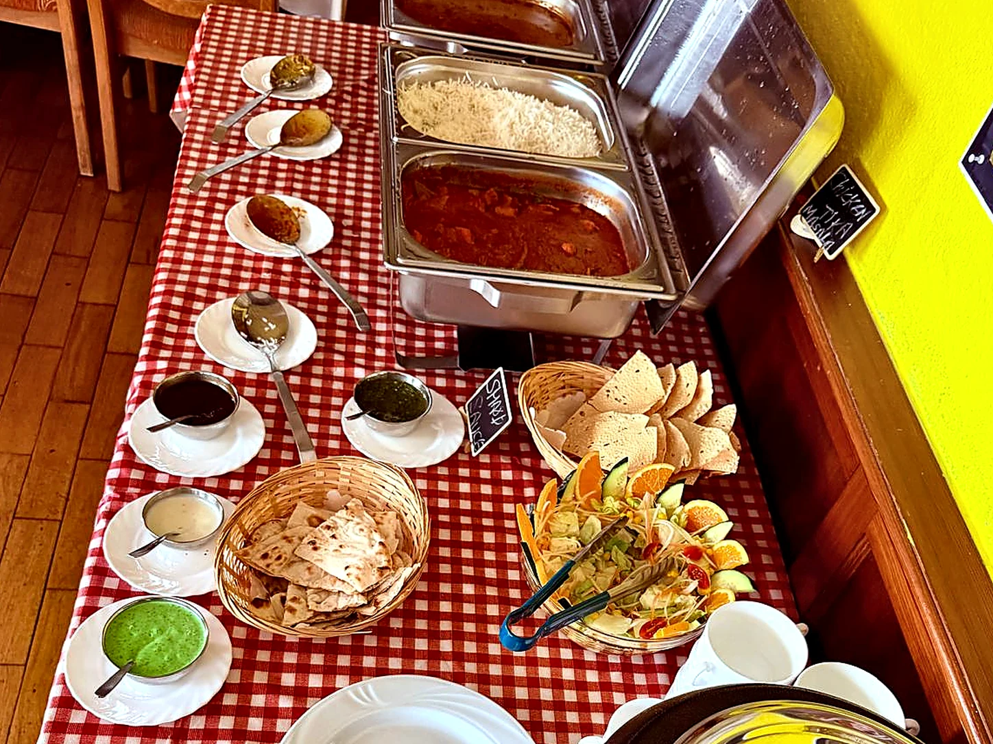 Reichhaltiges indisches Mittagsbuffet im Taste of India